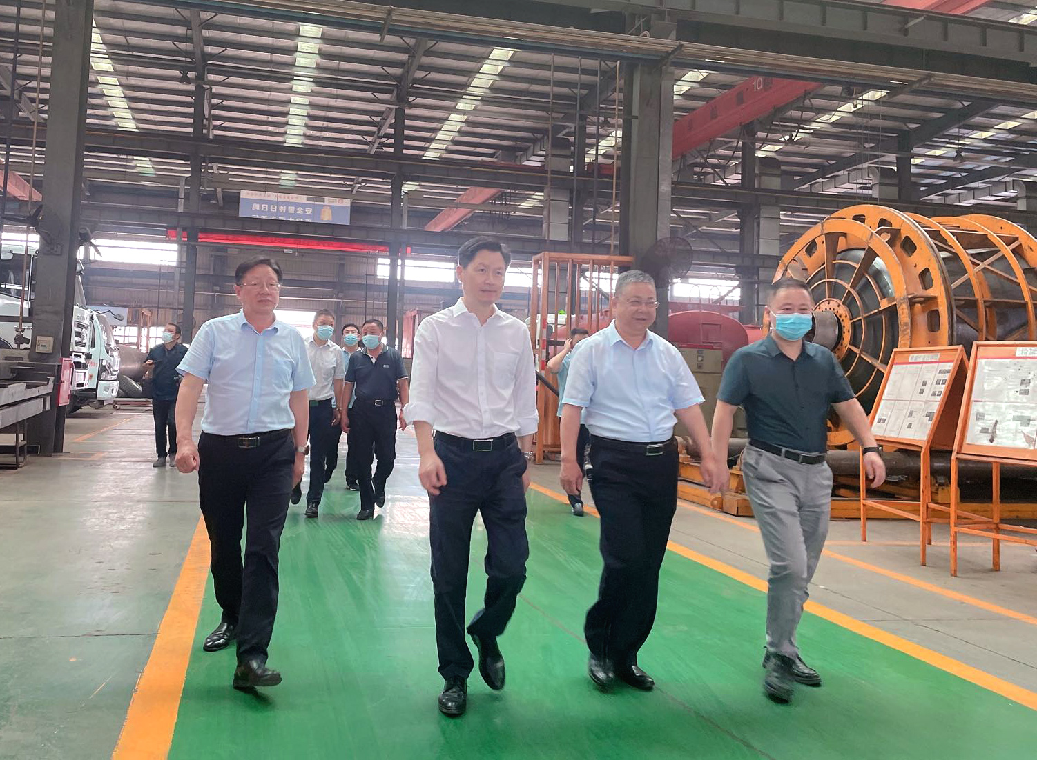 市委常委、常務(wù)副市長甘國棟一行蒞臨楚勝汽車集團調(diào)研